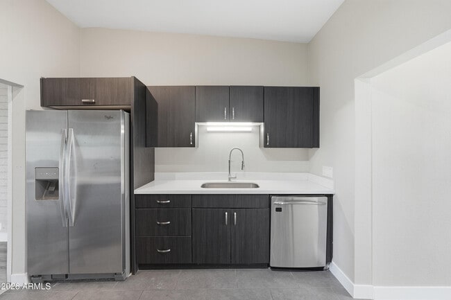 Building Photo - 6116 N 12th Pl