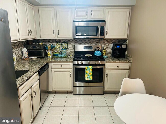 Foto del edificio - 60104 Delaire Landing Rd