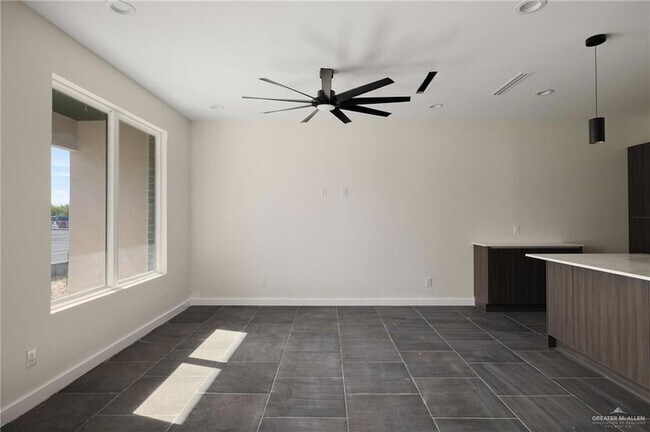 Foto del edificio - 914 Bicentennial Blvd