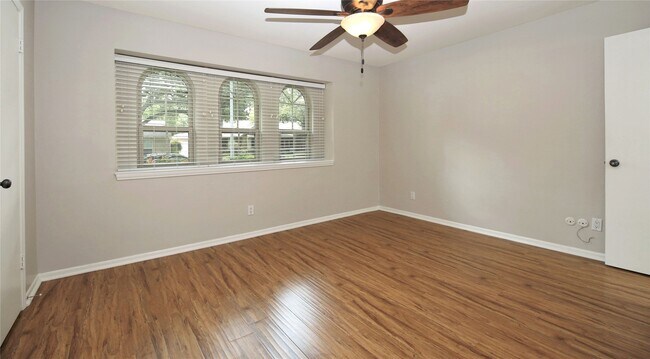 Foto del edificio - 2315 Eaglerock Dr