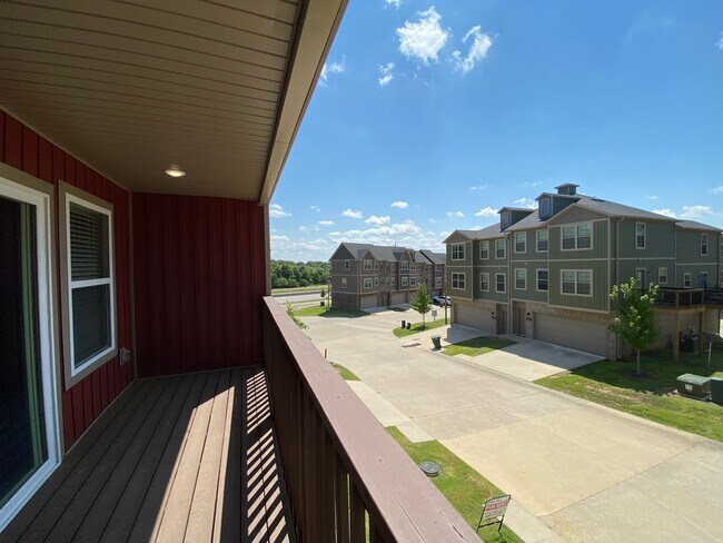 Building Photo - Brand New Three Bed Townhome- Fayetteville...