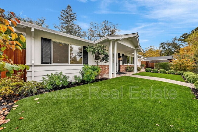 Foto del edificio - 627 N Silverado Dr