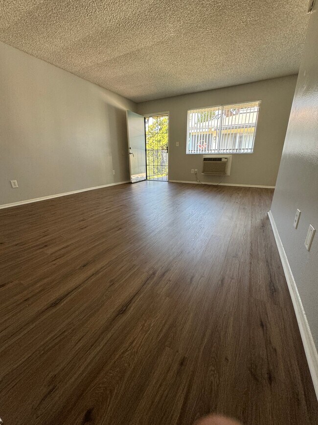Foto del edificio - 1331 W Central Ave