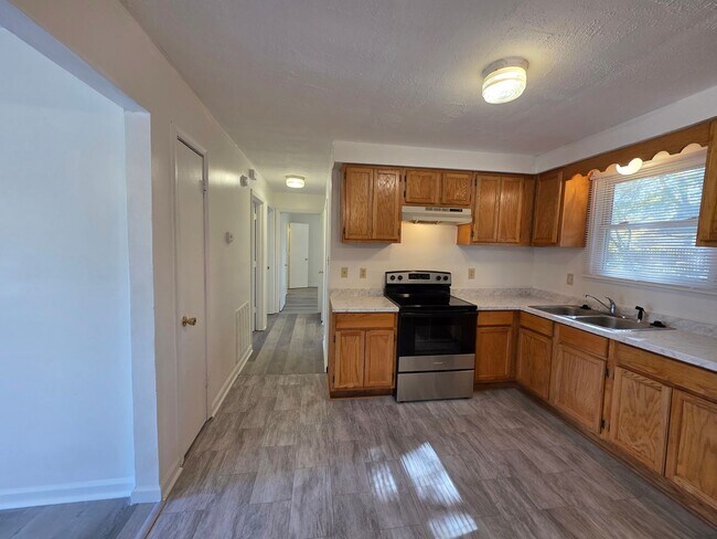Building Photo - 386 Elaine Dr