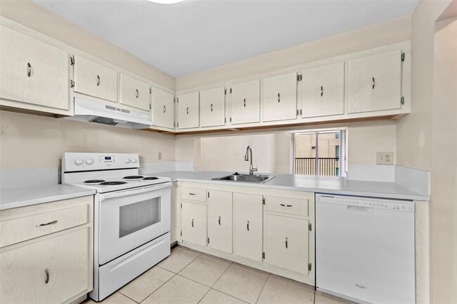 Building Photo - 7173 Orange Dr