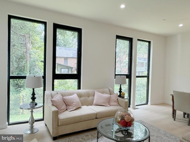 Building Photo - 8908 Mohawk Ln