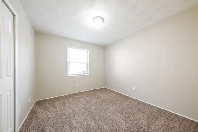 Photo - 3308 Ivy Dr Apartment