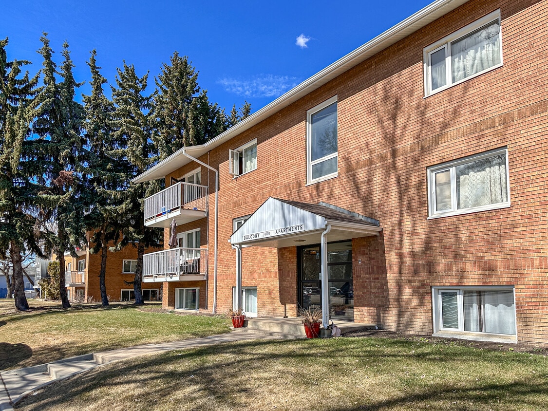 Building Photo - Balcony