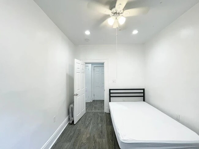 Foto del edificio - 5807 Hobart St