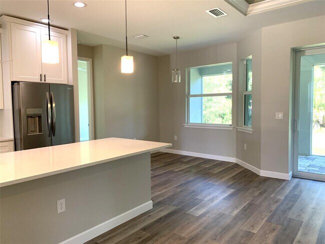 Foto del edificio - 7410 Ellis Ln