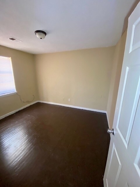 Building Photo - Clean Duplex For Rent