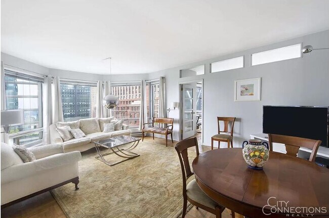 Foto del edificio - 301 W 57th St
