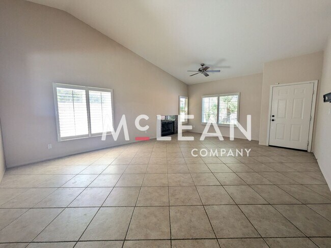 Building Photo - Stunning 3 Bedroom Home with Private Pool ...