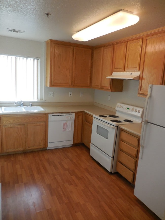 Building Photo - Hollybrook Estates