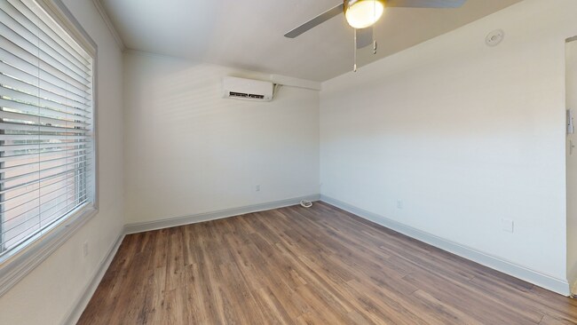 Biscayne Bay - Living Room.jpg - Bayshore Palms at Soho