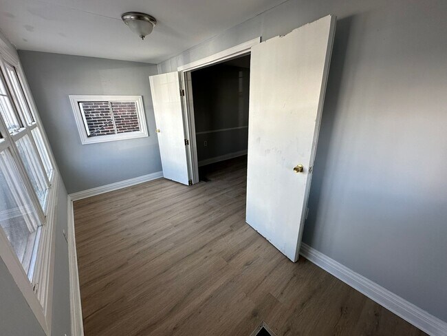 Building Photo - Beautifully Renovated 4-Bedroom Home in Ma...
