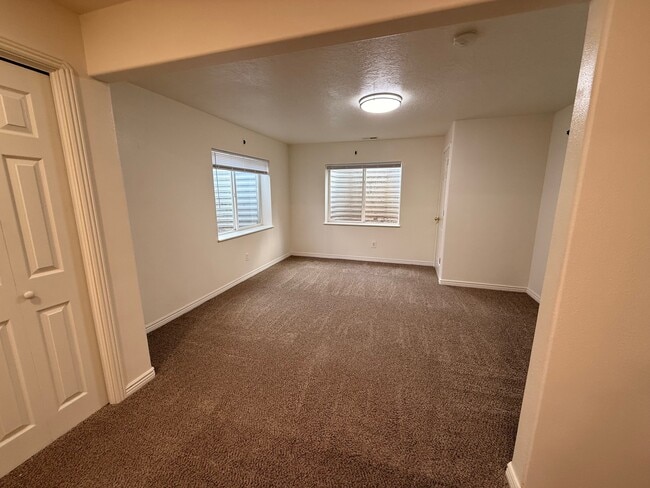 Building Photo - 2086 E 1480 S