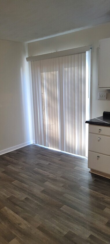 Foto principal - 5833 Aftonshire Dr