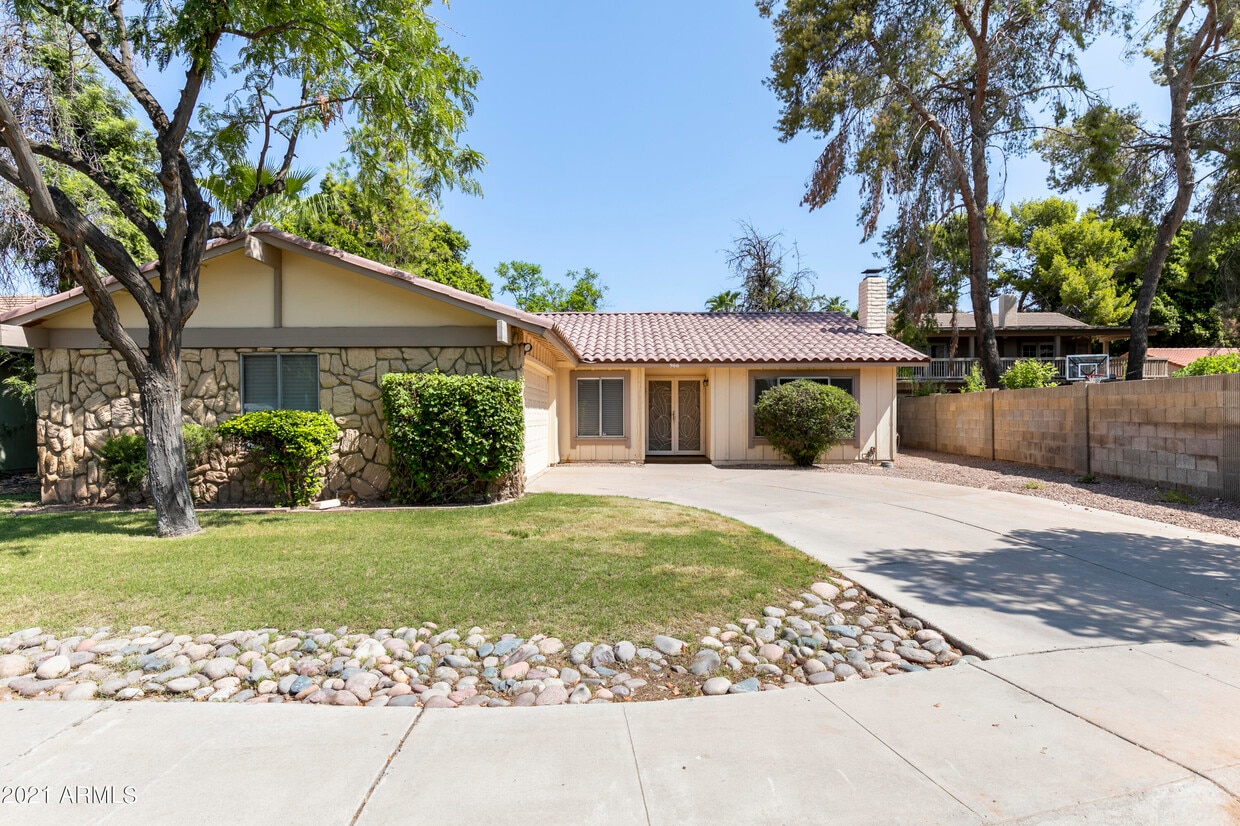 Foto principal - 966 E Morningstar Ln
