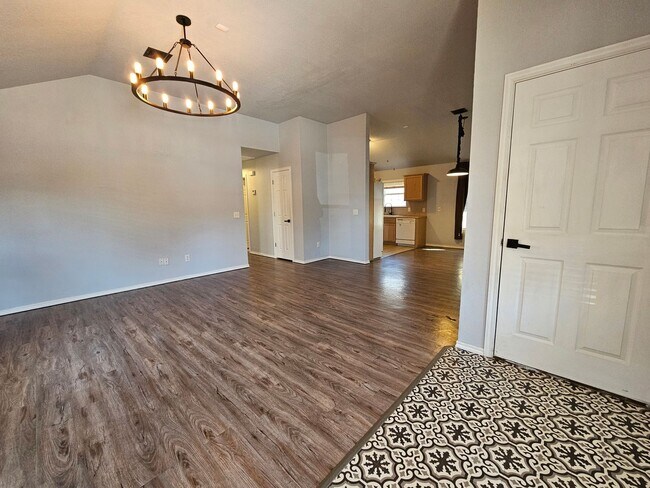 Building Photo - (3) Bed/(2) Bath SE Norman Available NOW!