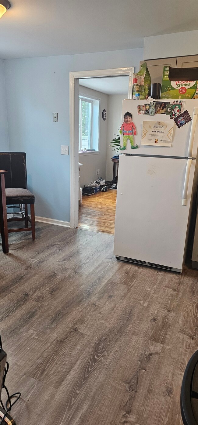 Building Photo - 312 S Main St