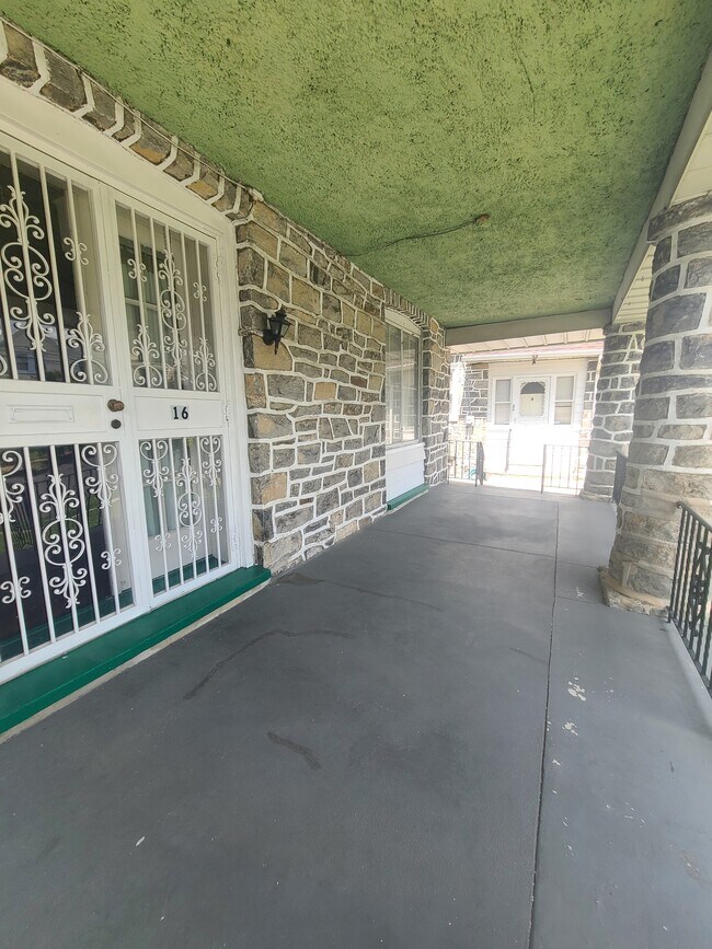 Foto del edificio - 16 Powell Ln