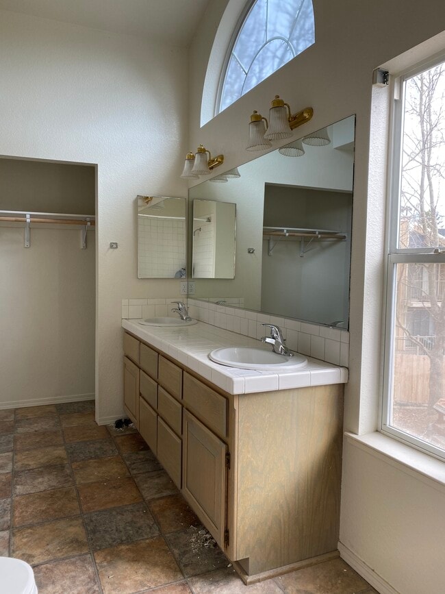 Building Photo - 1851 Mountain Vista Way