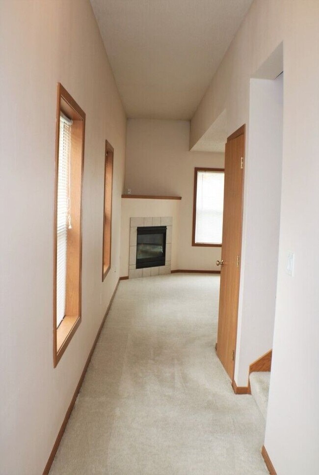 Building Photo - $1,275 | 2 Bedroom, 2.5 Bathroom Multi Flo...