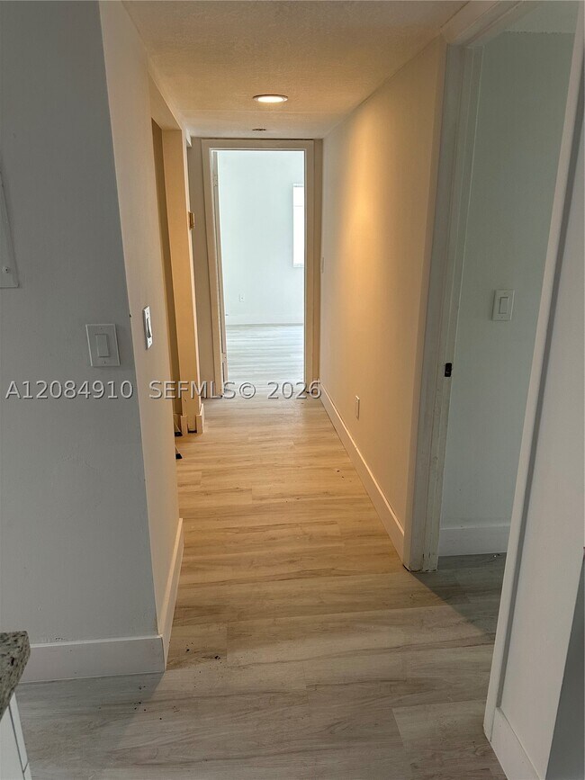Foto del edificio - 18840 NW 57th Ave