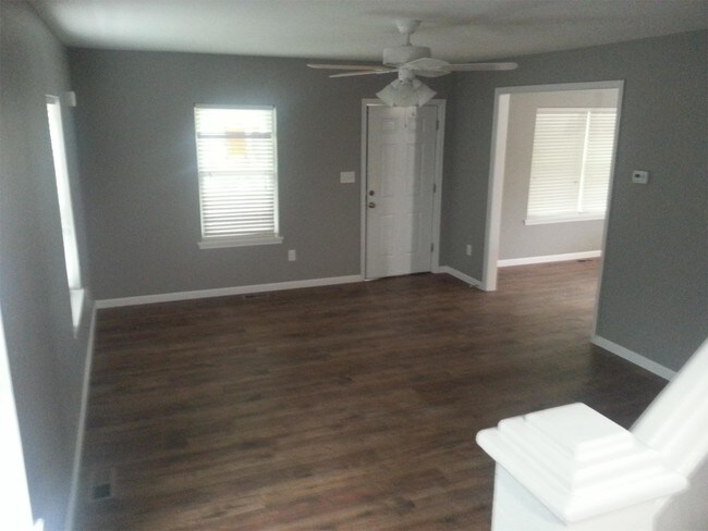 Building Photo - 423 Bentley Ave