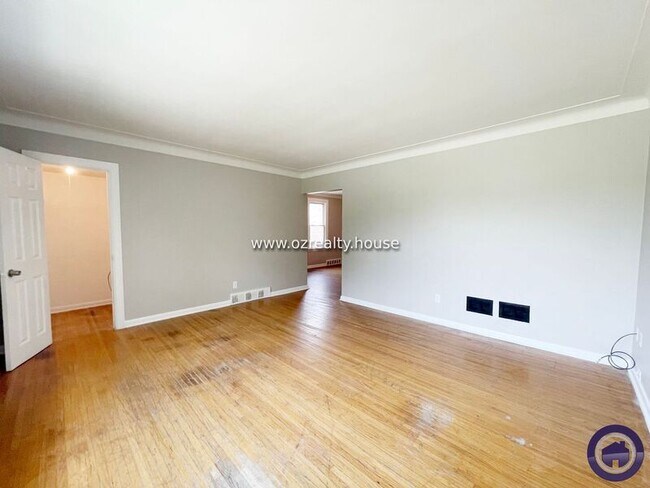Building Photo - 837 Colburn St