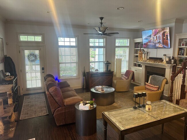 Foto del edificio - 3 Bed, 2.5 Bath Garden Home in Lakewood Subdivision – Available 8/1