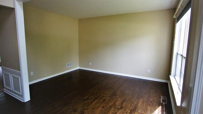 Foto del edificio - 345 Bloombridge Way NW