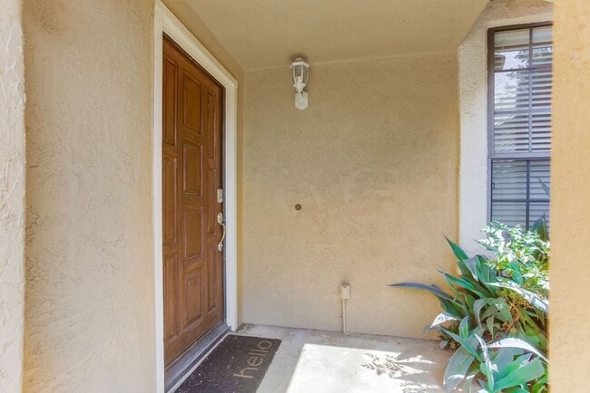 Foto del edificio - Charming Two Story 3 BR Home Available Mid June!