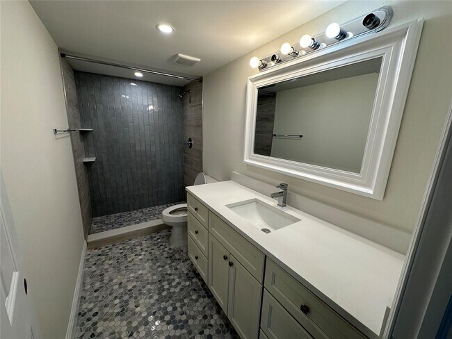 Foto del edificio - 7091 Environ Blvd