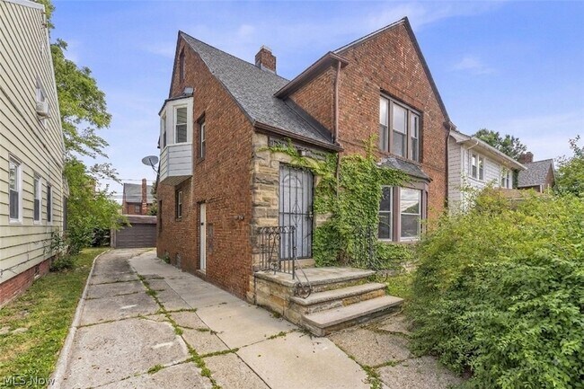 Foto del edificio - 13613 Cedar Rd