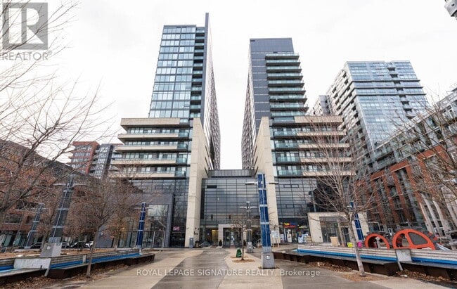 Building Photo - 36 Lisgar St