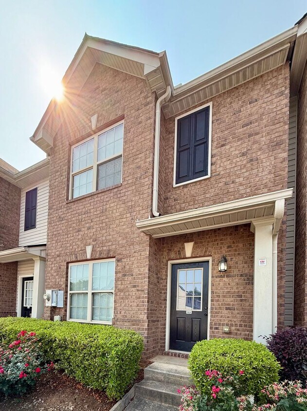 Foto principal - Great Oakwood Location- 3 bedroom, 2.5 bat...