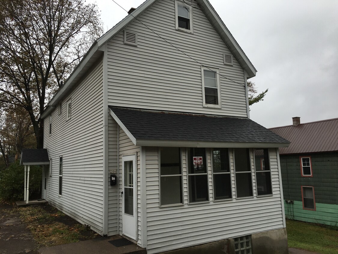 206 5th St, Houghton, MI 49931 House Rental in Houghton, MI