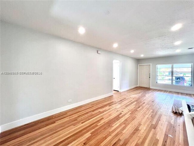 Foto del edificio - 2245 SW 25th Ter