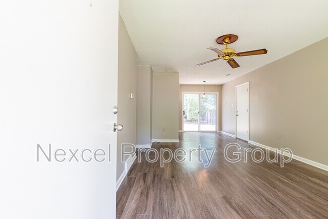 Foto del edificio - 8095 Whitebrook Dr