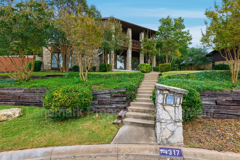 Foto principal - 317 Chandler Lake Ct