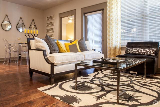 Interior Photo - Elizabeth Station