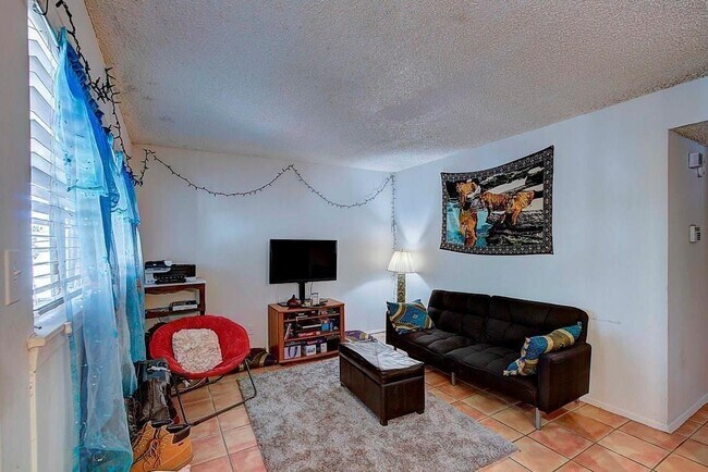 Foto del edificio - 803 W 28th St