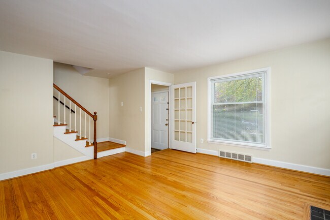 Building Photo - 821 Neff Rd