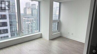 Building Photo - 8-4908 Wellesley St W