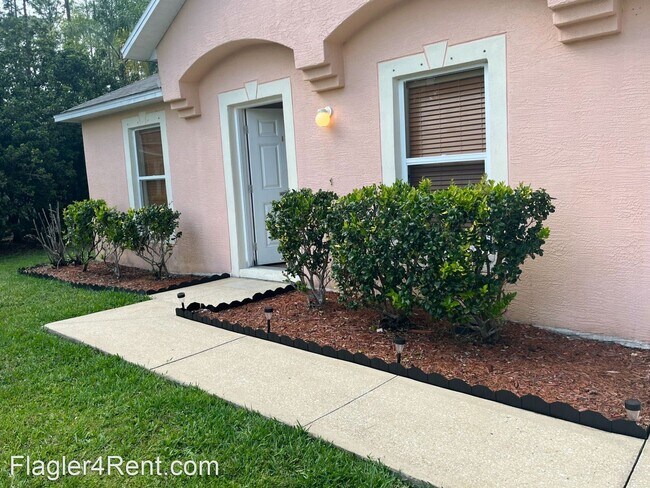 Foto del edificio - 3 br, 2 bath House - 16 Reine Place