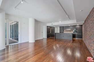 Building Photo - 6250 Hollywood Blvd