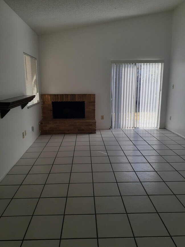 Foto del edificio - 7015 Harbor Heights Dr