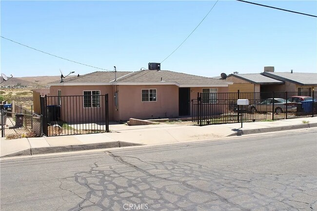 Building Photo - 1531 Riverside Dr